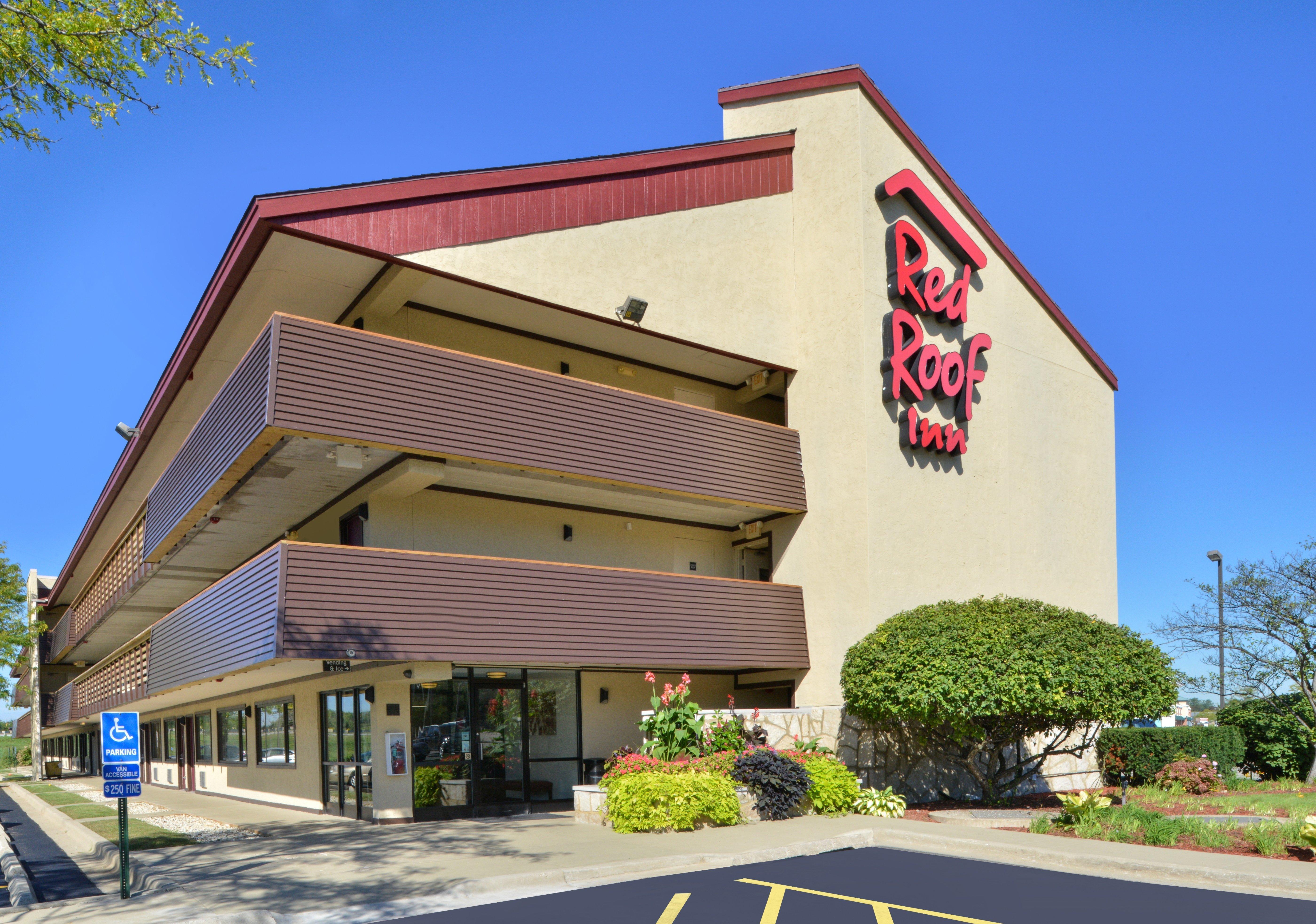 Super 8 By Wyndham Deerfield - Northbrook Hotel Exterior foto