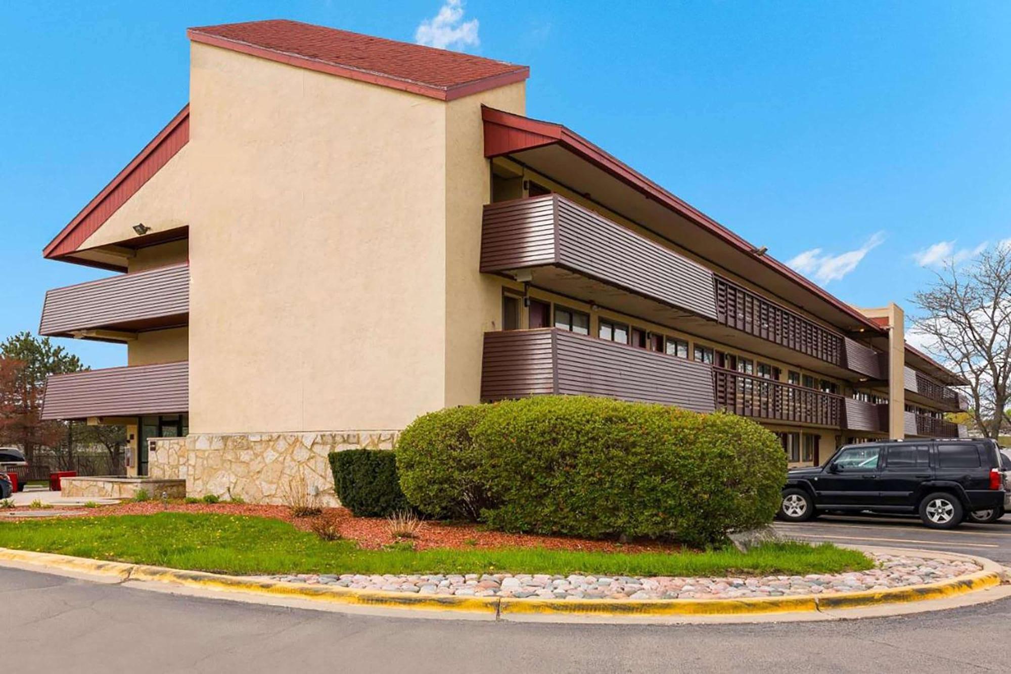 Super 8 By Wyndham Deerfield - Northbrook Hotel Exterior foto